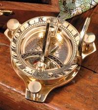 Kompaß- Sonnenuhr, in Holzbox