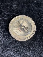 Authentic Models Sonnenuhr mit